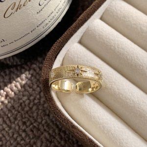 2025 French Minimalist Versatile Brushed Hollow Leaf Four Grass Ring for Women - High-End Index Finger Jewelry