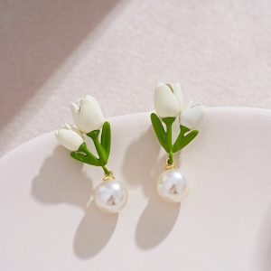 Elegant White Tulip Stud Earrings with Pearl Accents, High-End Floral Drop Earrings for Women, Tea-Themed Jewelry, Unique Design