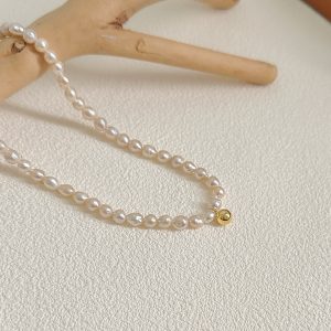 High-End French Baroque Freshwater Pearl Necklace - Minimalist Elegant Retro Choker, Niche Design, Luxury Accessory
