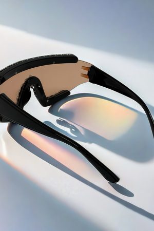 Concert Outfit Chain-Embellished Sunglasses