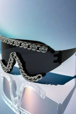 Concert Outfit Chain-Embellished Sunglasses