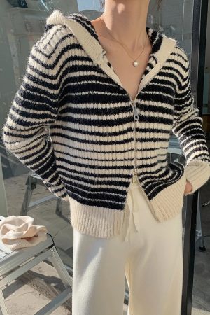 New Style Trends - Aesthetic Urban Curl-Up Zip Cardigan - Outfit Ideas