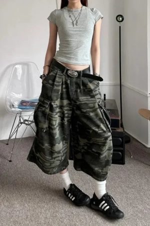New Style Trends - Streetcore Slouchy Y2k Camo Shorts - Outfit Ideas
