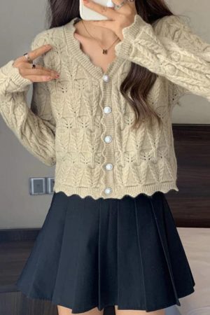Style Core Aesthetics, New Style Trends - Cardigan en tricot à col en V et découpes