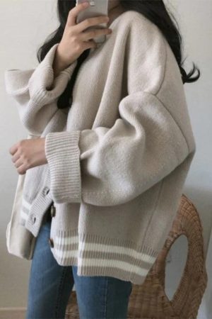 Style Core Aesthetics, New Style Trends - Cardigan en tricot rayé boutonné