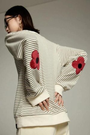Style Core Aesthetics, New Style Trends - Daisy Embroidered Striped Sweatshirt