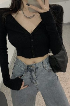 Style Core Aesthetics, New Style Trends - Extra Long Sleeves Buttoned Crop Top