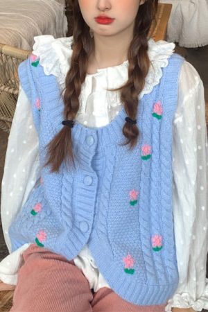 Style Core Aesthetics, New Style Trends - Grandmacore Knit Vest