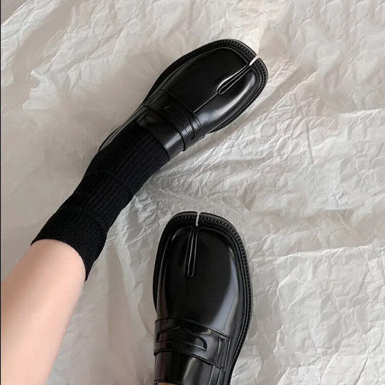 Style Core Aesthetics, New Style Trends - London Bridge Split Toe Tabi Loafers