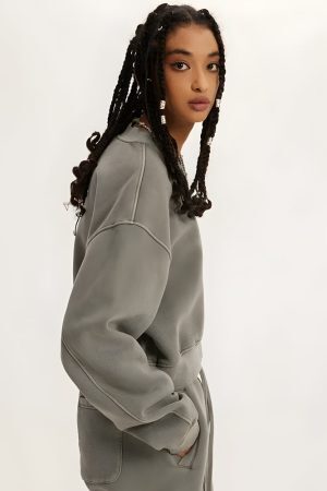 Style Core Aesthetics, New Style Trends - V-Neck Drop Shoulder Cropped Sweatshirt