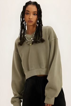 Style Core Aesthetics, New Style Trends - V-Neck Drop Shoulder Cropped Sweatshirt