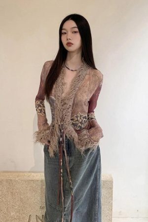 Style Core Aesthetics, New Style Trends - Vintage Faux Fur Detailed Lace Up Top